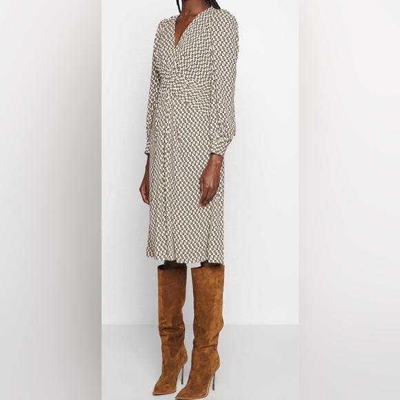 Diane von Furstenberg Myla in DVF LOGO Dress - Picture 11 of 16